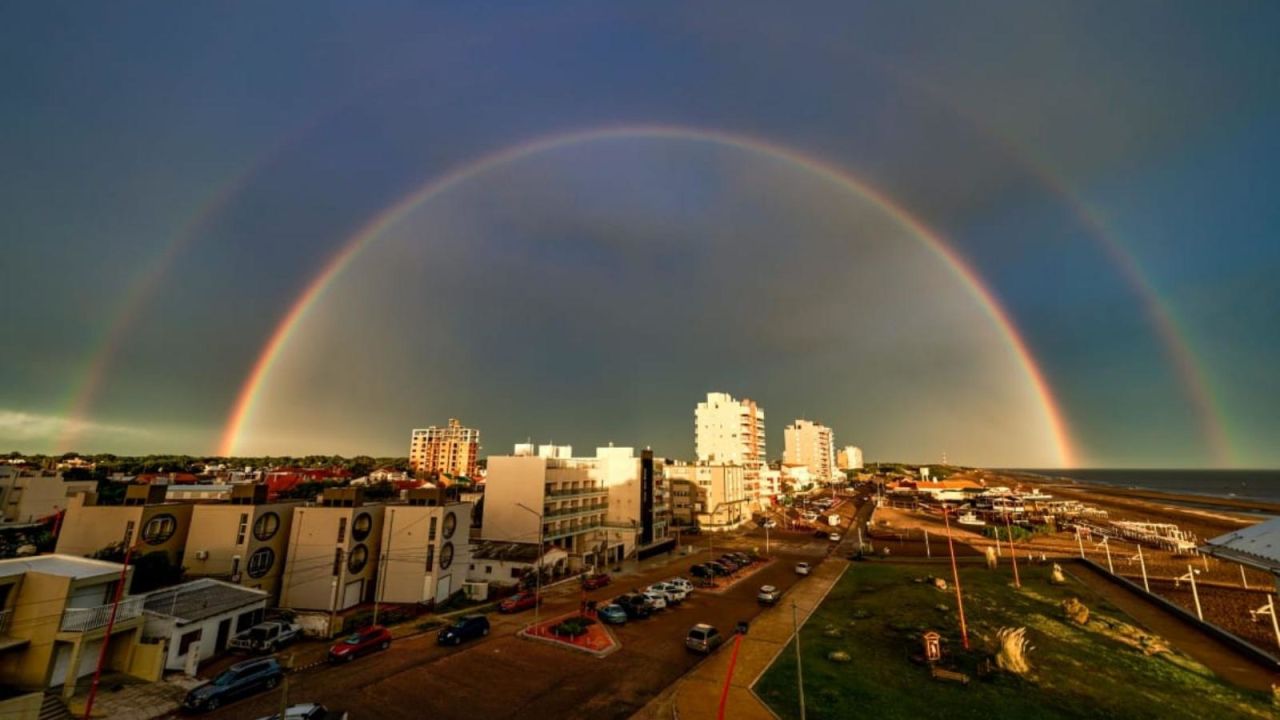 CNNE 940566 - fotografo aficionado logra capturar un arcoiris perfecto