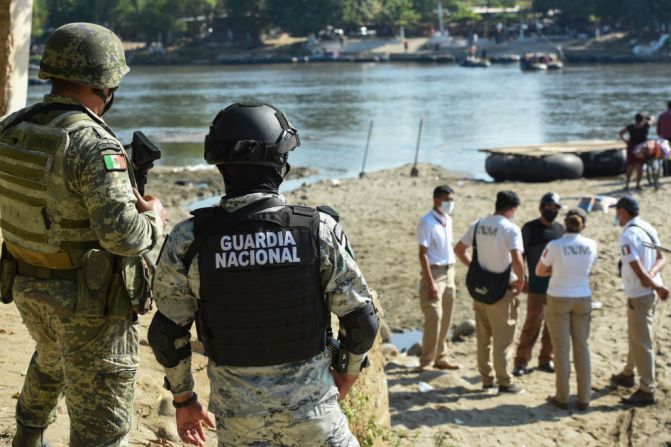 La Guardia Nacional de México patrulla el río Suchiate en Ciudad Hidalgo, Chiapas.