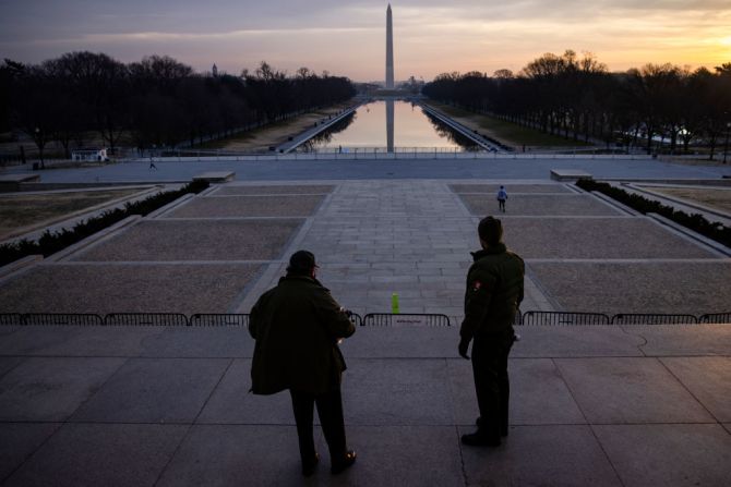 El monumento a Lincoln, en Washington, permanece cerrado al público.