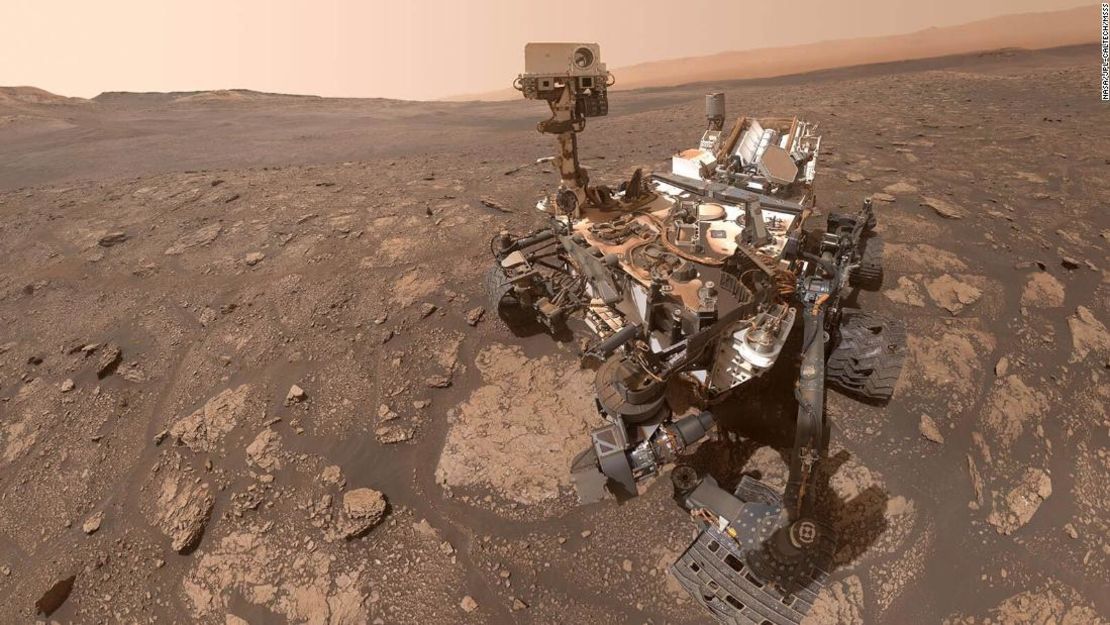 El rover Curiosity Mars de la NASA tomó esta selfie en un lugar apodado "Mary Anning", en honor a un paleontólogo inglés del siglo XIX.