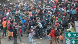 CNNE 941616 - preocupa caravana de migrantes que se dirige a ee-uu-