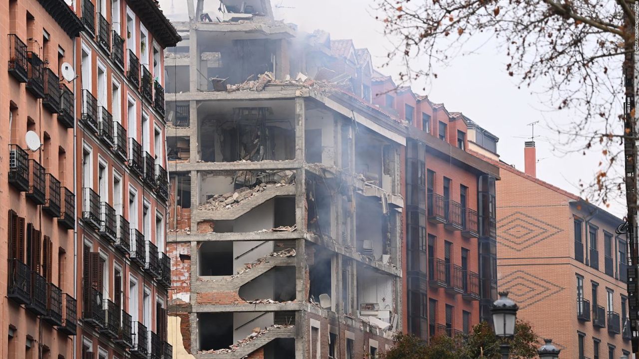 CNNE 942205 - reportan explosion en un edificio en madrid