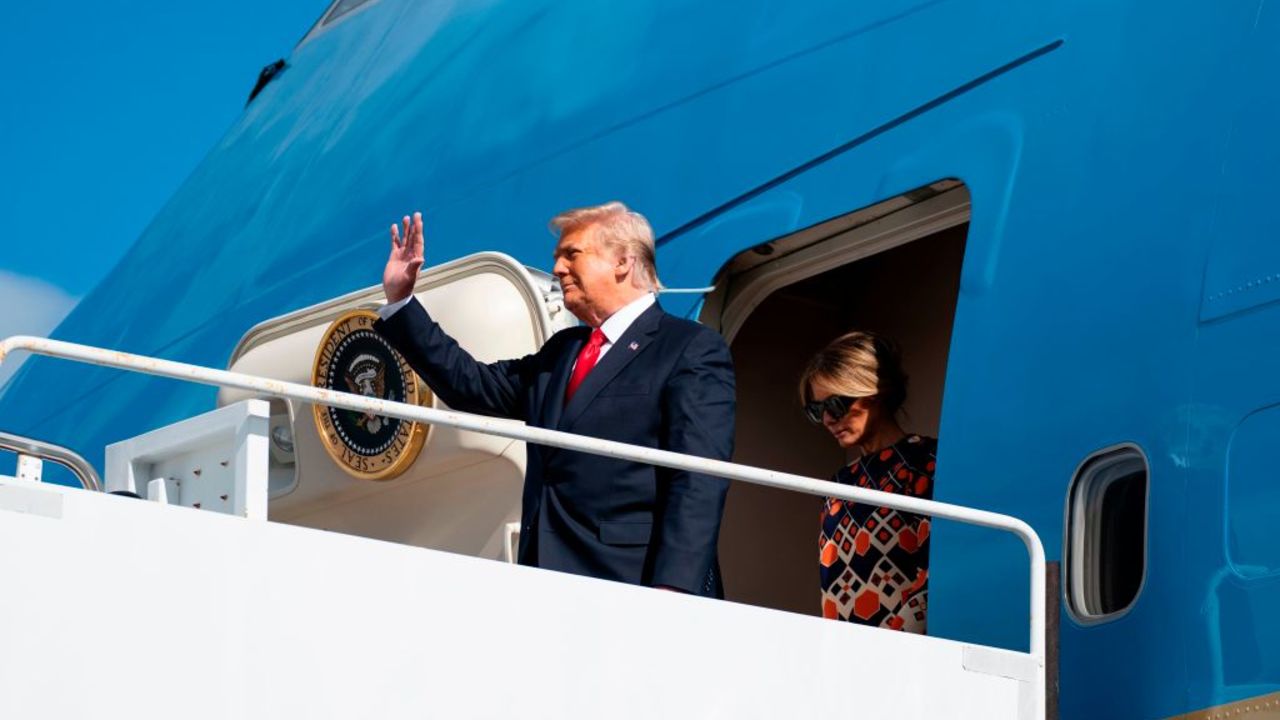 Outgoing US President Donald Trump and First Lady Melania Trump exit Air Force One as they arrive at Palm Beach International Airport in West Palm Beach, Florida, on January 20, 2021. - President Trump and the First Lady travel to their Mar-a-Lago golf club residence in Palm Beach, Florida, and will not attend the inauguration for President-elect Joe Biden. (Photo by ALEX EDELMAN / AFP)