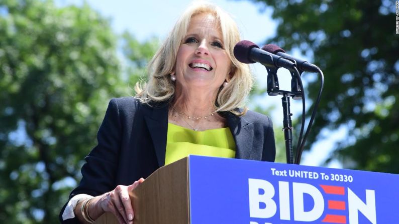 En 2020, Jill Biden tomó un permiso para ausentarse de sus labores de educación, mientras hacía campaña por su esposo.