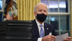 CNNE 943590 - biden aumenta salario minimo de empleados federales