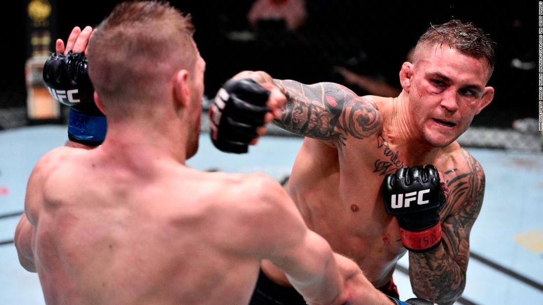 Dustin Poirier derrotó a Dan Hooker el 27 de junio de 2020 en una arena vacía en Las Vegas, Nevada.