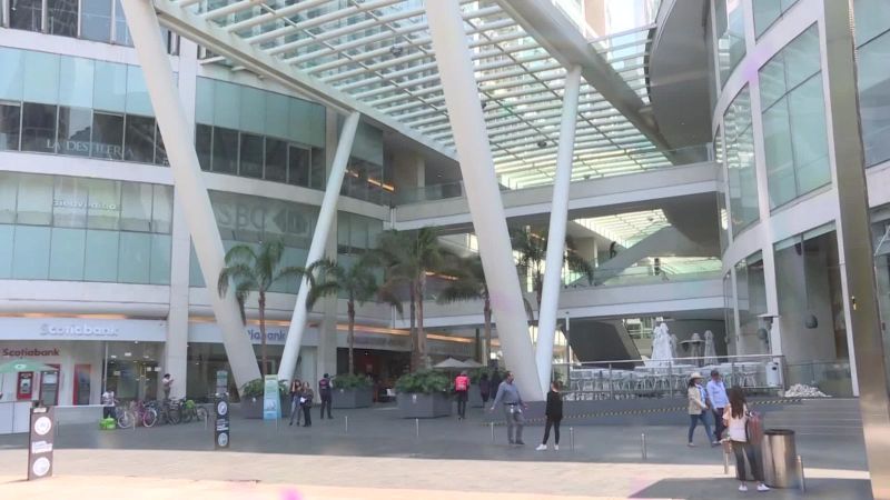 Ciudad de méxico reabre tiendas y centros comerciales pese a seguir en alerta máxima por covid-19 | cnn