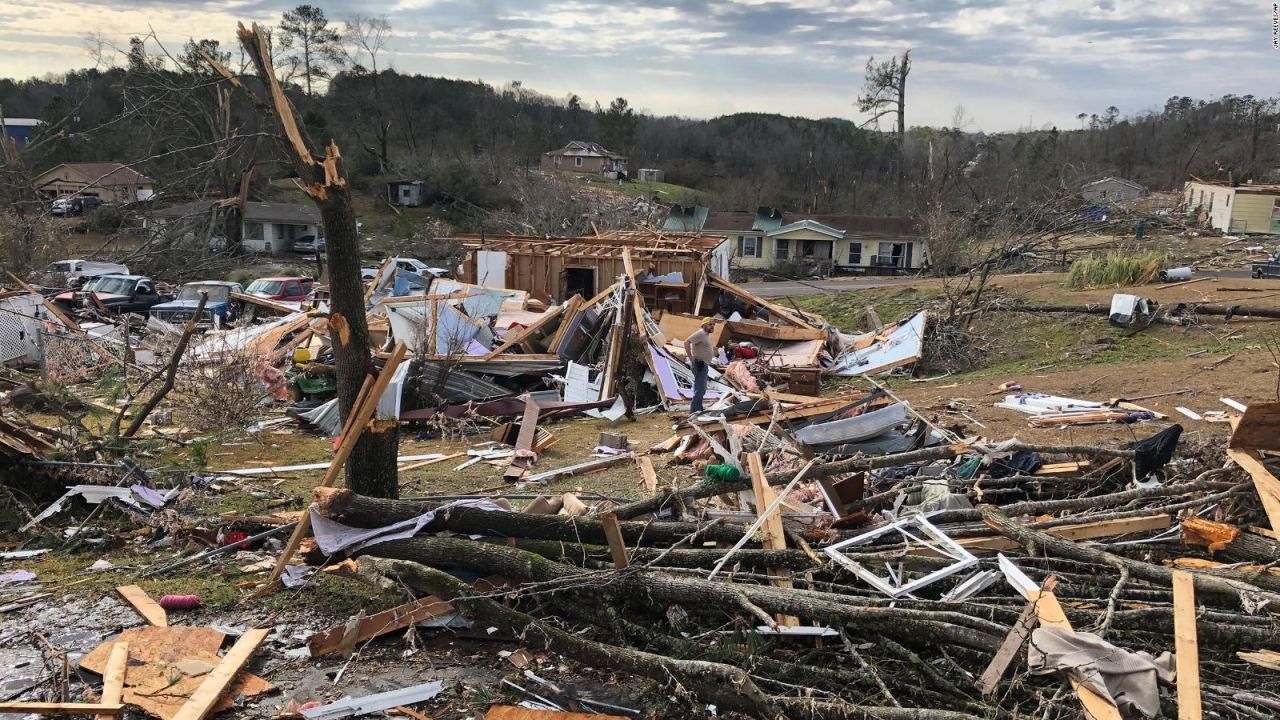 CNNE 944999 - asi dejo un tornado a birmingham, alabama