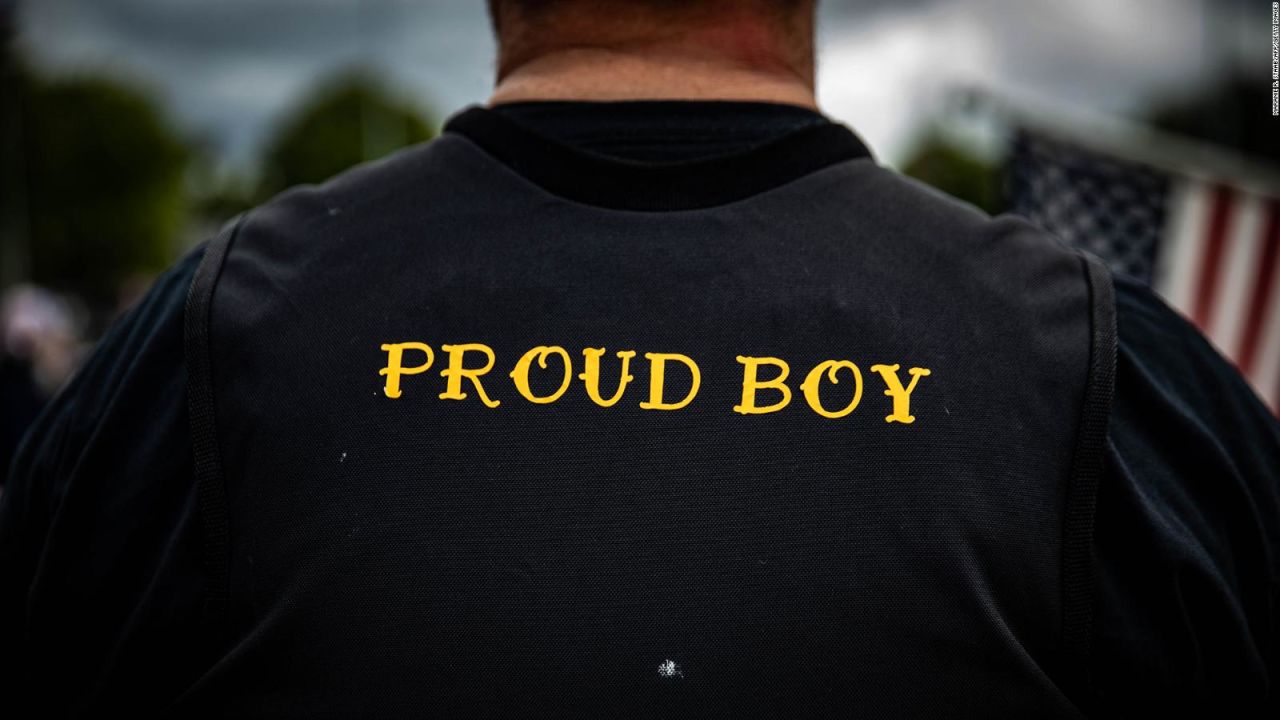 CNNE 945147 - proud boys, considerados terroristas para canada