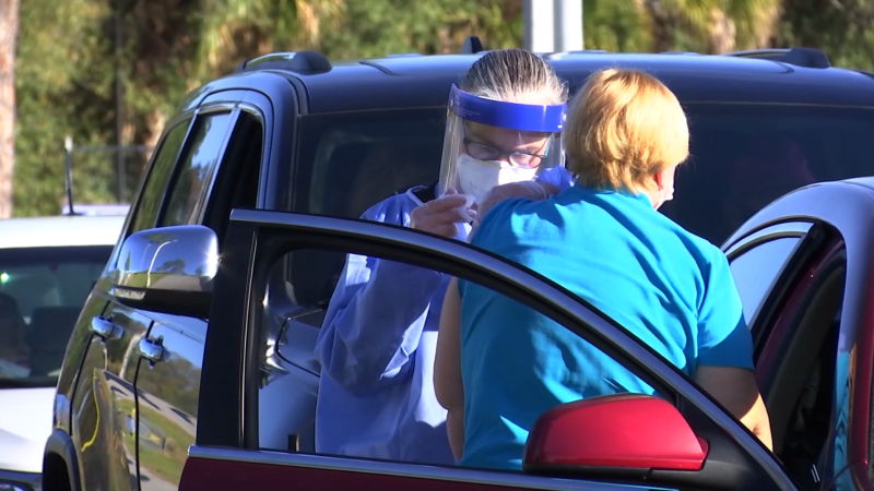 Adultos mayores en Florida sufren dificultades para encontrar citas y vacunarse contra el covid-19 | CNN