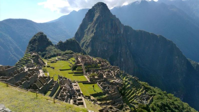 Perú: los viajeros de Estados Unidos de 12 años o más pueden ingresar a Perú por turismo con el resultado negativo de una prueba de covid-19 con menos de 72 horas de antigüedad. También debes completar una declaración jurada de salud. Perú reabrió Machu Picchu el 1 de noviembre.