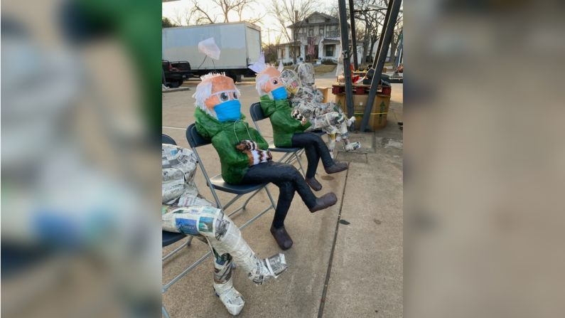 La piñata de Bernie Sanders que creó Carlos de la Fuente ha sido todo un éxito. "Ya no damos abasto", dice. "Tenemos órdenes hasta los últimos días de febrero".