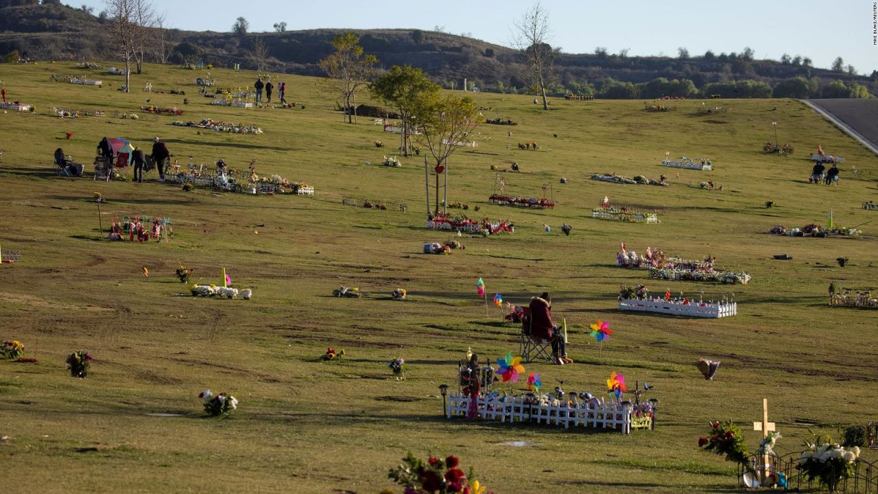 CNNE 947315 - el cementerio mas grande de ee-uu- refrigera cuerpos