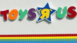 CNNE 947429 - toys "r" us vuelve a cerrar en menos de un ano