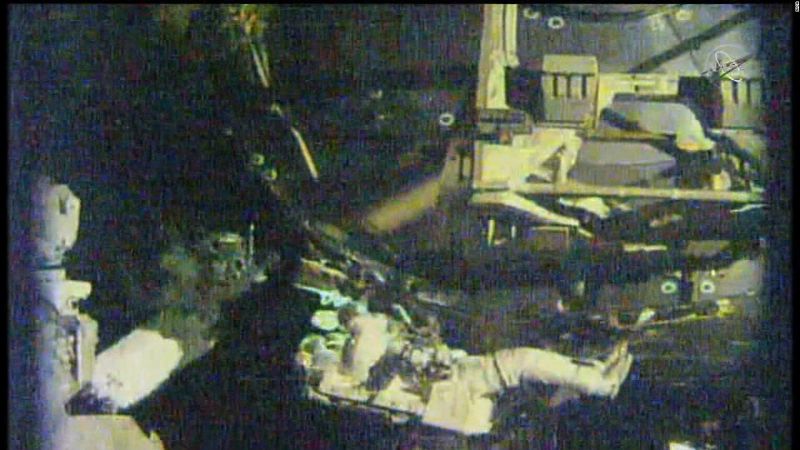 Conoce cómo 2 astronautas de la nasa realizan la segunda caminata espacial del año | cnn