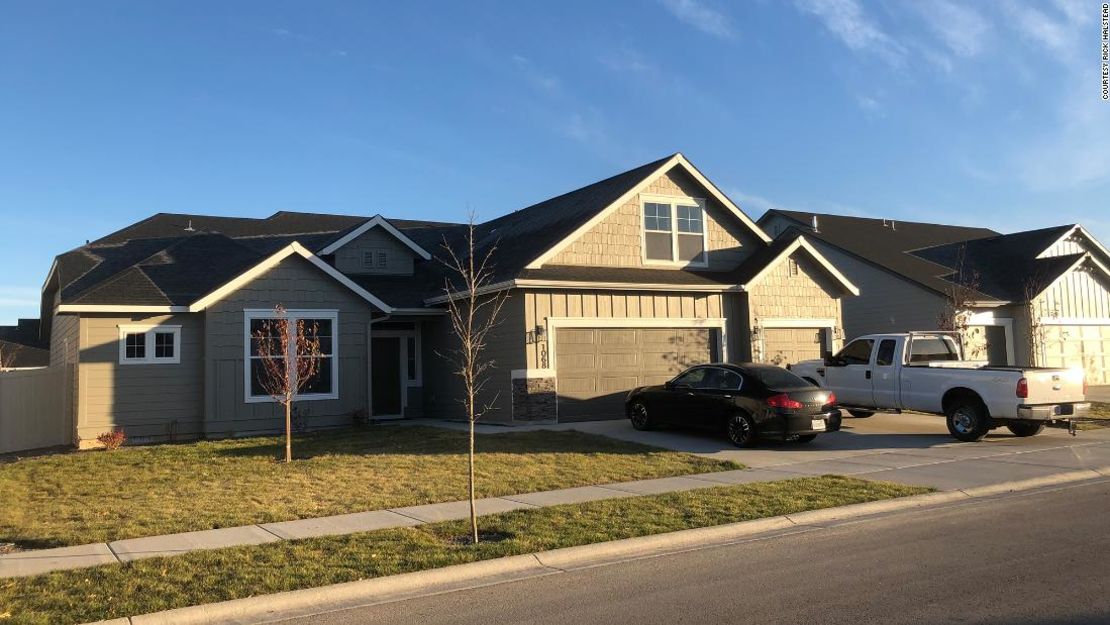 Rick y Julie Halstead compraron esta casa en las afueras de Boise que era más nueva, más grande y más barata que la casa que vendieron en los suburbios de Seattle.