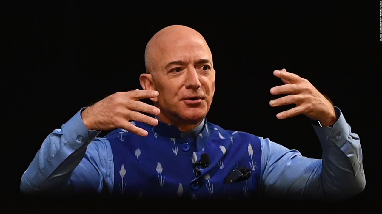 CNNE 948080 - jeff bezos dejara de ser presidente ejecutivo de amazon