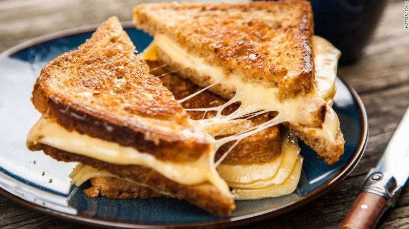 Tranquilízate el jueves y prepara sándwiches de queso a la parrilla para la cena.