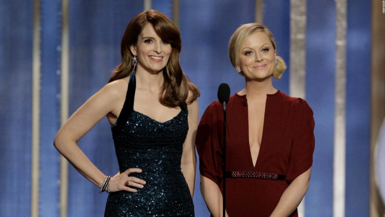 CNNE 948584 - tina fey y amy poehler presentaran los globo de oro 2021