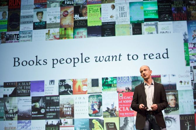 Bezos anuncia el Kindle DX en 2009. James Leynse / Corbis / Getty Images