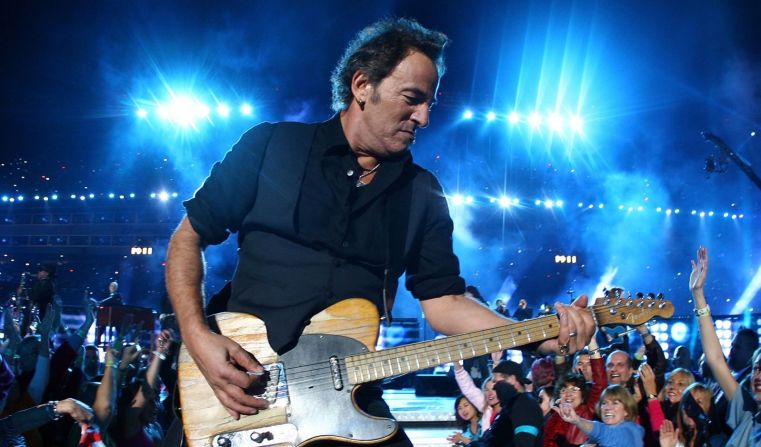 Bruce Springsteen se luce con la E Street Band en el show de medio tiempo en 2009.