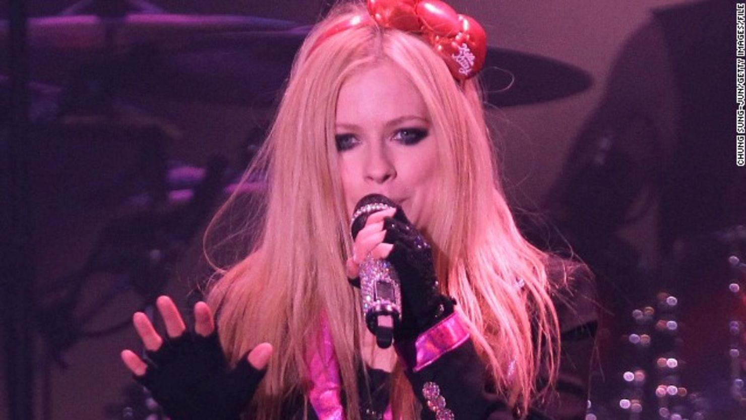 CNNE 94d5002c - 140423121455-avril-lavigne-february-2014-story-top