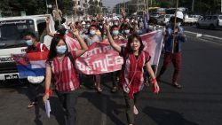 CNNE 950114 - manifestantes salen de nuevo a las calles de myanmar