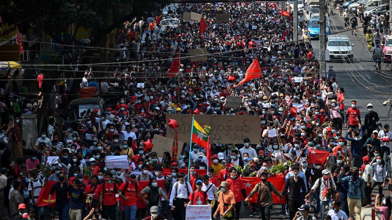 CNNE 950234 - jovenes impulsan multitudinarias protestas en myanmar