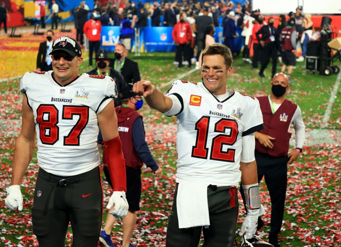 Rob Gronkowski y Tom Brady, compañeros en los Patriots y ahora en Buccaneers, han ganado cuatro Super Bowl juntos