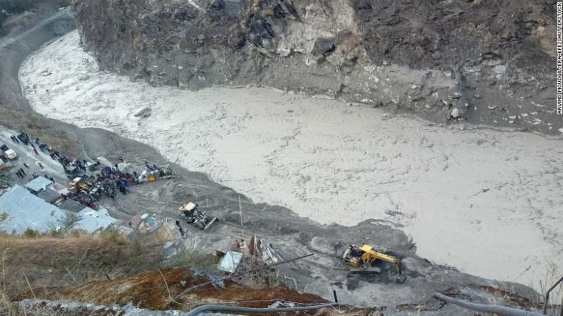 Las operaciones de rescate continuaron el lunes cerca del proyecto hidroeléctrico Dhauliganga después de que se rompiera una parte del glaciar Nanda Devi, en el distrito de Chamoli, Uttarakhand, India.