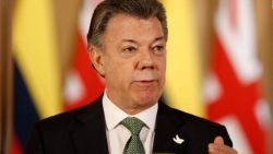 CNNE 950593 - juan manuel santos aboga a favor de cuba