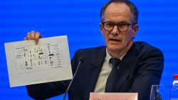 TOPSHOT - Peter Ben Embarek speaks during a press conference to wrap up a visit by an international team of experts from the World Health Organization (WHO) in the city of Wuhan, in China's Hubei province on February 9, 2021. (Photo by Hector RETAMAL / AFP)