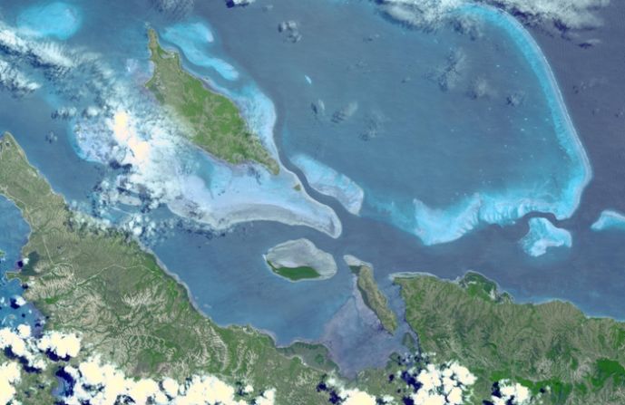 En 2008, la UNESCO declaró las lagunas de Nueva Caledonia Patrimonio Mundial. Las lagunas abarcan seis grupos marinos que representan la principal diversidad de arrecifes de coral y ecosistemas asociados en Nueva Caledonia y uno de los tres sistemas de arrecifes más extensos del mundo, según The World Factbook de la CIA.