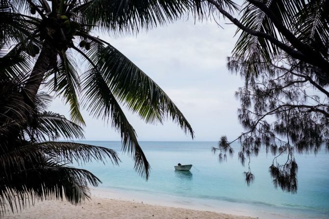 Nueva Caledonia es un territorio de Francia: fue colonizado en 1853. En octubre de 2020, se llevó a cabo un referéndum para decidir la independencia de la isla y el 53,2% de los votos fue en contra. Esa fue la segunda vez en dos años que Nueva Caledonia votó en contra de independizarse de Francia.