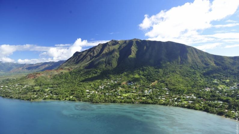 Nueva Caledonia está ubicada en el Pacífico Sur y tiene una población de 293.608 habitantes, de acuerdo a la proyección para 2021 del Fact World Book de la CIA. En la imagen aparece el Mont-Dore, ubicado en los suburbios de la capital Noumea.