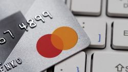 CNNE 952801 - clientes de mastercard podran pagar con criptomonedas