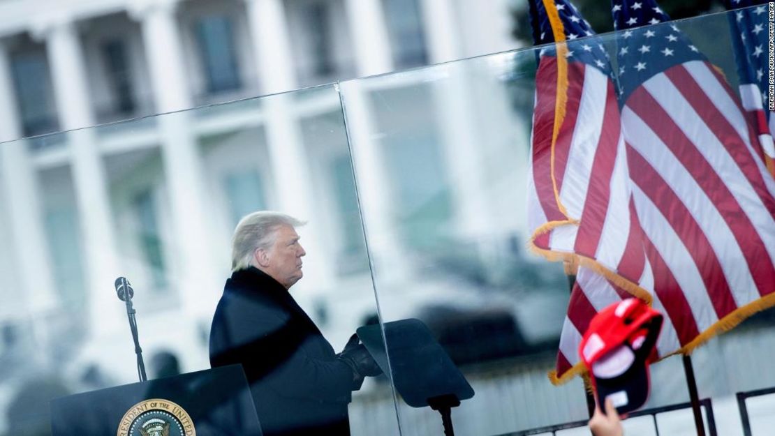 El presidente de Estados Unidos, Donald Trump, habla con los partidarios de The Ellipse cerca de la Casa Blanca el 6 de enero de 2021 en Washington.