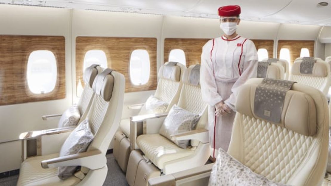 La aerolínea Emirates debutó recientemente con su A380 que tiene lujosos asientos de clase económica prémium.