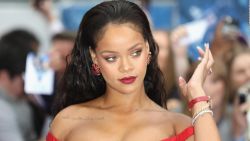 CNNE 954785 - rihanna causa polemica con provocadora fotografia