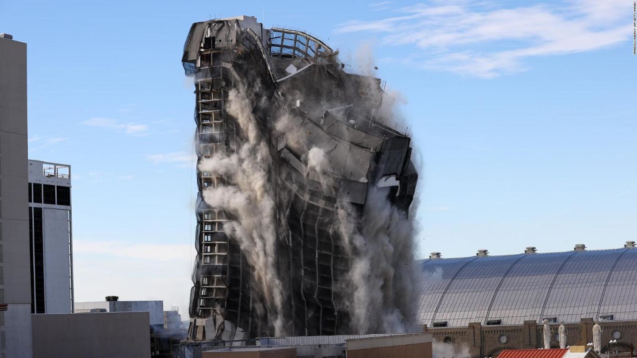 CNNE 954802 - asi fue la demolicion del casino trump plaza hotel