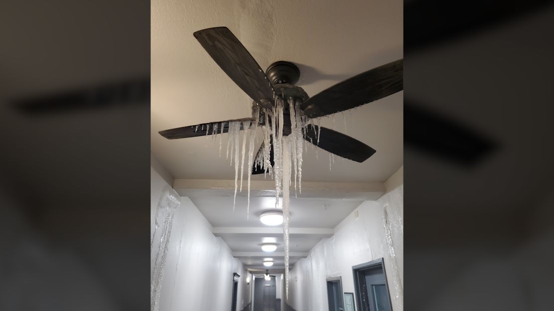 CNNE 955936 - texas-power-outages-climate-change