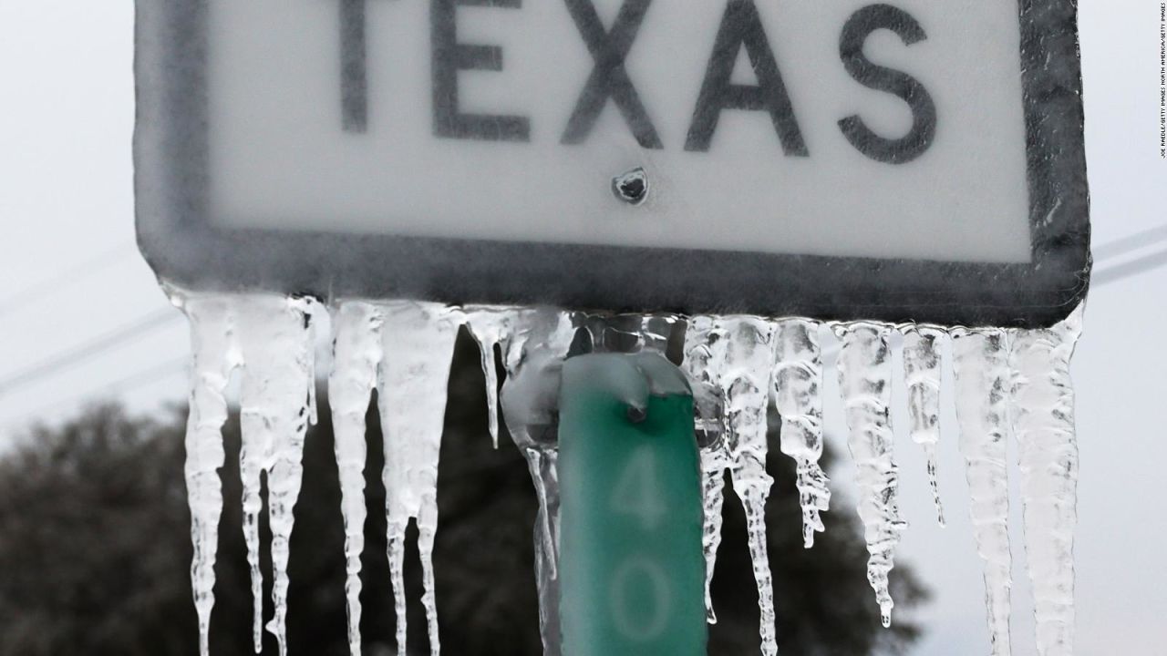 CNNE 955971 - texas- familias siguen sin servicios tras tormenta