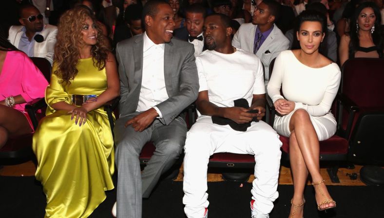 Kim y Kanye (a la derecha) junto a otra pareja famosa de celebridades, Beyonce y Jay-Z, en los premios BET en julio de 2012.
