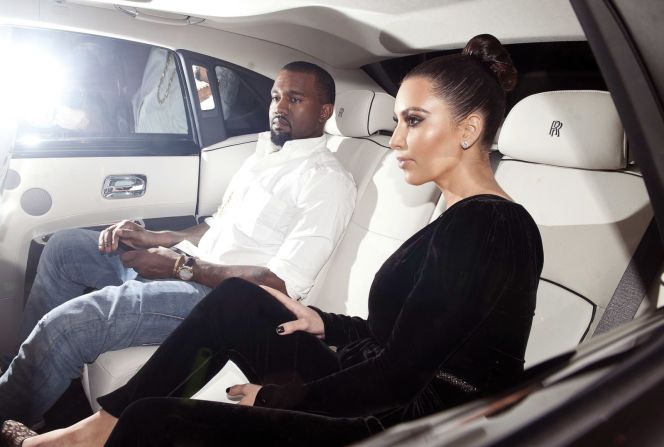 Kim y Kanye dentro de un vehículo mientras estaban en Londres en noviembre de 2012.