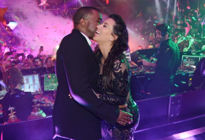 La pareja recibe el año nuevo en una fiesta en Las Vegas en diciembre de 2012.