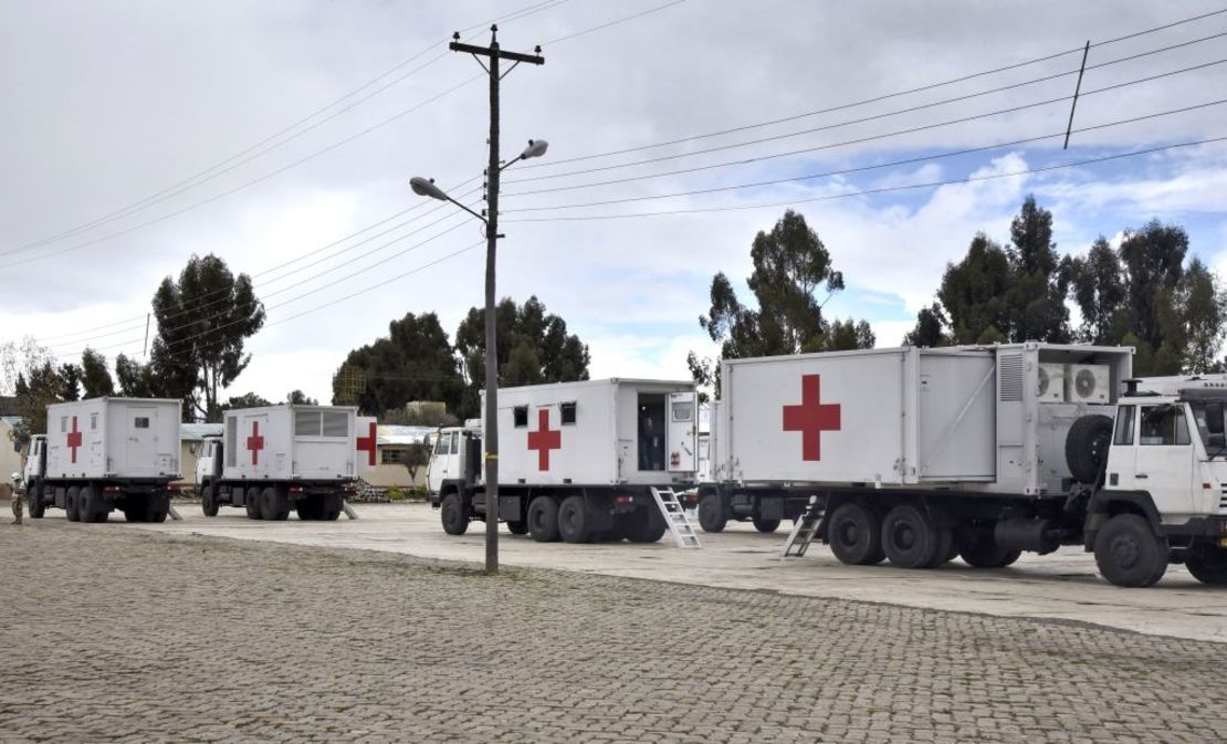 Unidades médicas en El Alto durante la llegada de 2 millones de mascarillas y un hospital militar de campaña donados por China a Bolivia.