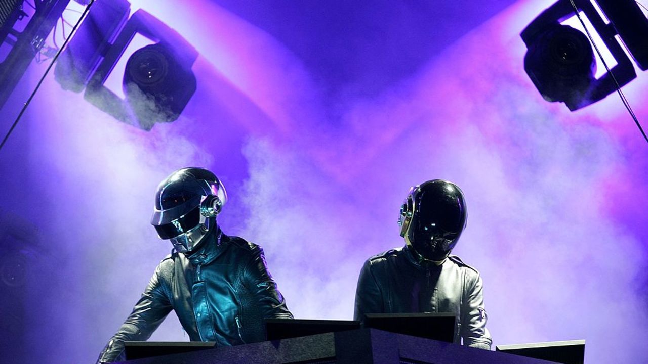 1. Daft Punk anunció su separación este lunes, según le confirmó su publicista Kathryn Frazier a CNN. Mira la galería sobre el icónico grupo.