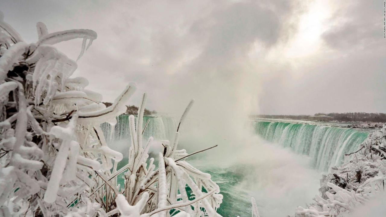 CNNE 957179 - increible- asi se ven las cataratas del niagara congeladas