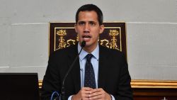 CNNE 957804 - inhabilitan a guaido de la funcion publica por 15 anos