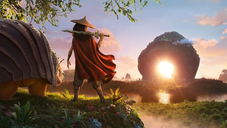 "Raya and the Last Dragon": esta película de fantasía animada cuenta la historia de una guerrera llamada Raya que emprende una búsqueda de dragones para detener a unos siniestros monstruos conocidos como los Druun. Está disponible en streaming con premier access en Disney+ y en cines.